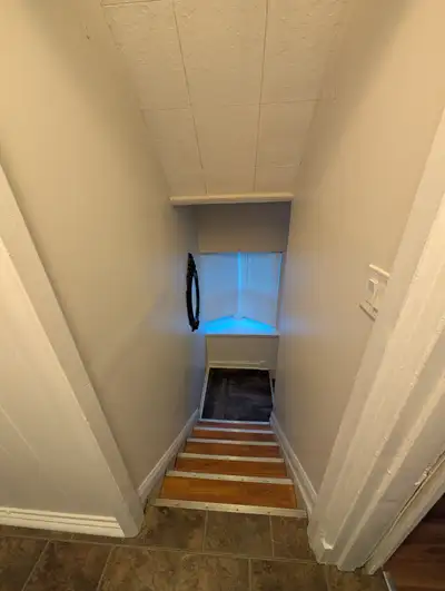 209 Dundurn St. South. Great Location! Minutes to Locke St. A freshly painted 2-bedroom apartment on...