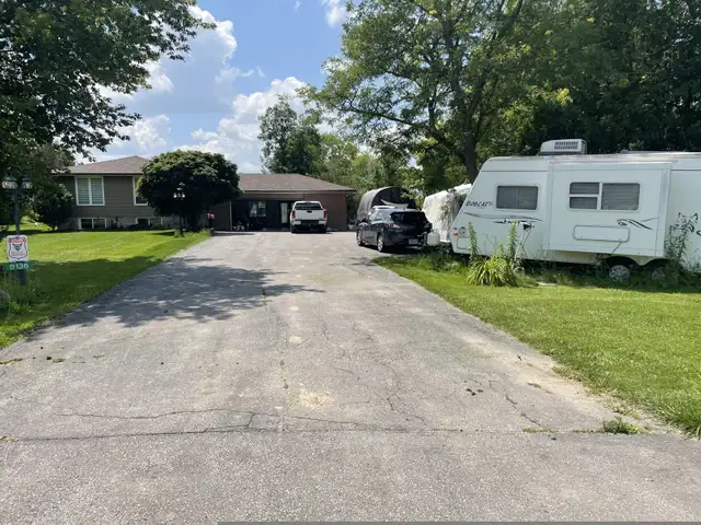 investment property 1 acre lot in Houses for Sale in Oakville / Halton Region - Image 3