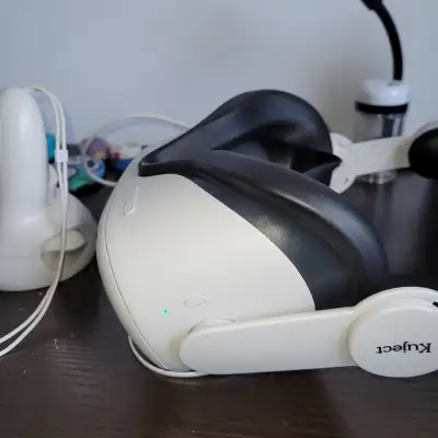VR Oculus Quest 2, View more