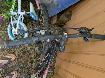 Trek 4500 Alpha Mountain Bike - damaged left pedal mount, View more