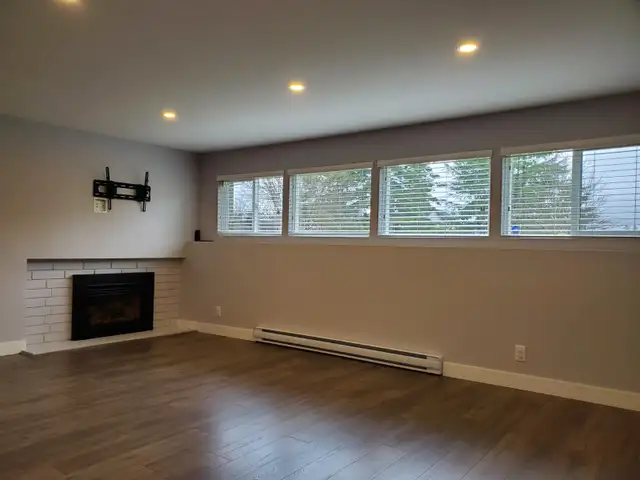 2Bedroom/2Bathroom Basement Suit