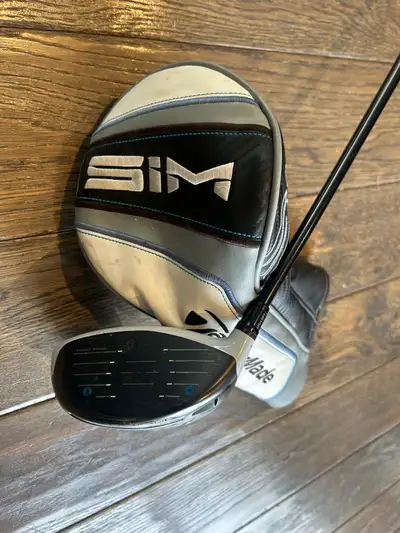 Sim Max 9 degree right handed driver with stiff shaft. Brand new mid size CPX golf pride grip on dri...