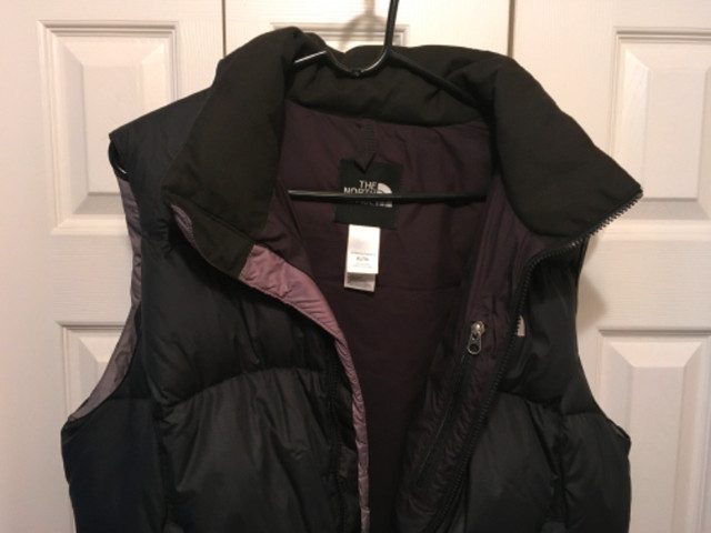 North Face Women’s 550 Puffer Vest in Women's - Tops & Outerwear in Calgary - Image 4