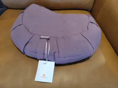 Meditation cushion by b.Halfmoon. The inside is filled with malleable buckwheat and has an easy carr...