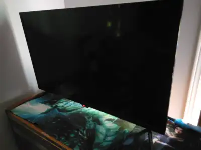 Barely used TV, don't have room for it anymore. Includes remote. Prefer cash, but etransfer is fine.
