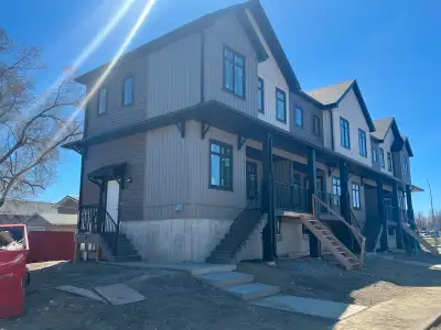 MOVE-IN SPECIAL | BRAND-NEW LUXURY TOWNHOMES – REGINA   1461 Donald St (Off Dewdney Ave | Near RCMP...