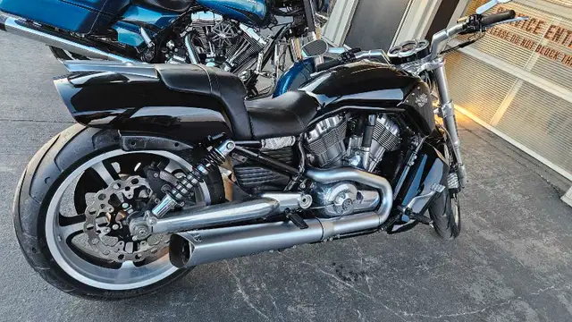 VROD Harley Davidson in Street, Cruisers & Choppers in Winnipeg - Image 3