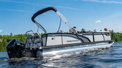 Ponton 2020 Princecraft Quorum 25 RL avec Mercury 200HP + remorque. Le ponton est en excellente cond...