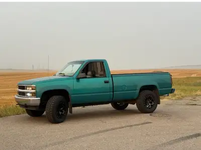 Selling my 1996 GM 1500 4x4 Regular Cab Long Box with the dependable 5.7L (350) V8. This truck has 2...