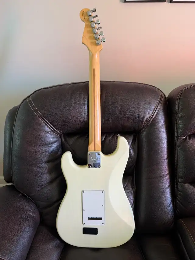 Fender Stratocaster589631740687175681