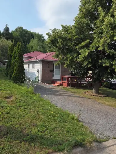 Furnished 3 bedroom detached backsplit house for rent located in Elliot Lake's new subdivision Locat...