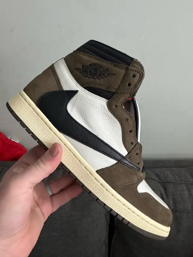 Travis Scott air Jordan 1 high in Men's Shoes in Oakville / Halton Region - Image 3