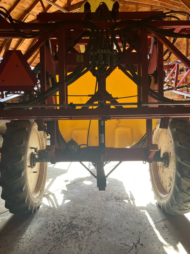 1000 gallon Gregson sprayer  in Farming Equipment in Norfolk County - Image 4