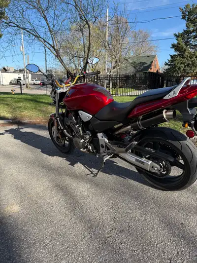Honda cb919 (2007) low mileage only(13700 km) perfect street bike.