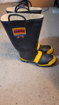 Size 13 Wide steel toe rubber boots