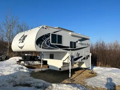 ed 2019 Arctic Fox Camper for sale. Has every option for the year: - Onan Propane Generator - Additi...