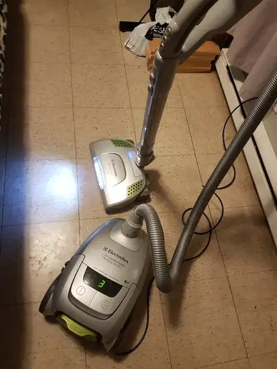 It works great but cuts out occasionally (power button is on the handle so not super disruptive) it'...
