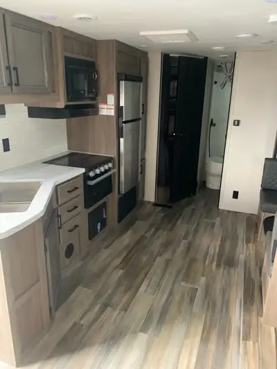 StarCraft travel trailer. Stored indoors every winter. Sleeps up to 8. Queen bed at the front and do...