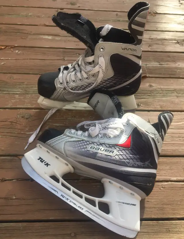 BAUER VAPER SKATES in Skates & Blades in Guelph - Image 2