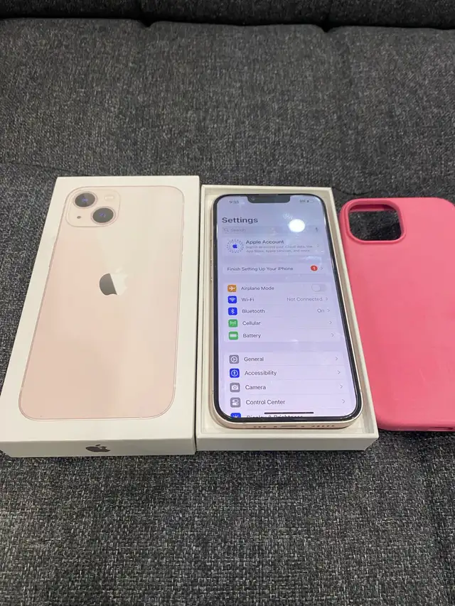 Pink iphone 1365561390644481123