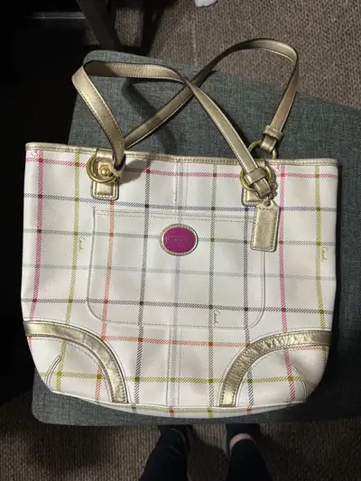  Coach purse/tote, View more