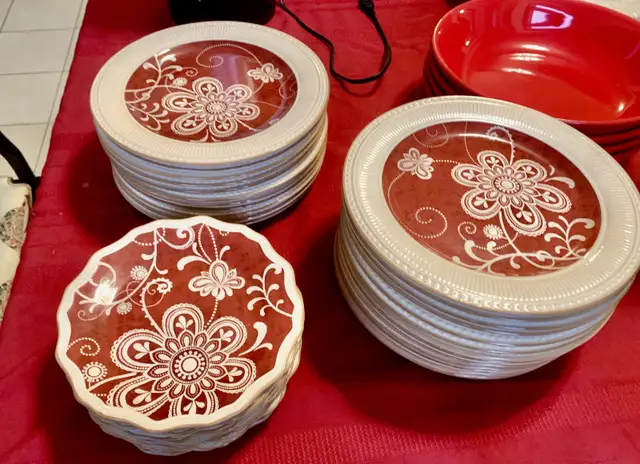 ExcellentPier  One Maribeth Dinner plates set,  Coffee maker. in Kitchen & Dining Wares in Markham / York Region - Image 2