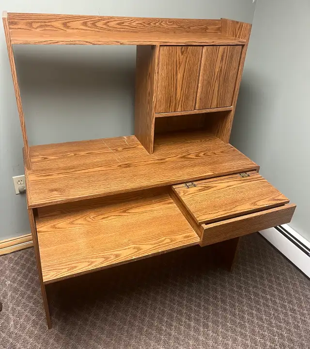 Student Desk in Desks in Charlottetown - Image 4