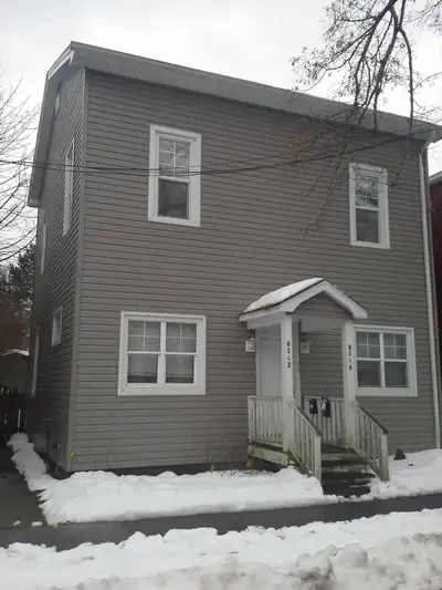 South End walking distance to Dal and close to everything. Unit is recently renovated. Utilities inc...