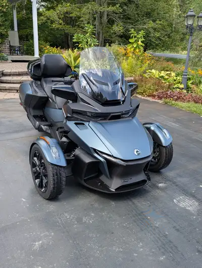 Spyder RT Limited en très bonne condition Garanti jusqu'en avril 2028 Vente par accommodation
