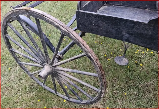 A Single Horse Drawn Buggy. - Photo 3