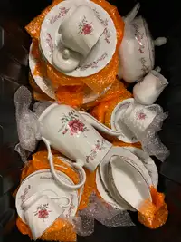 New East Shinto Porcelain Dinner and Tea Set (9 pax)