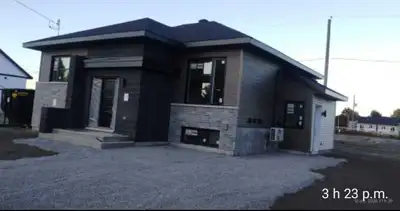 Un grand 3 et 1/2 neuf ( construction 2025) de 1 chambre et 1 salle de bain à louer au sous-sol de c...