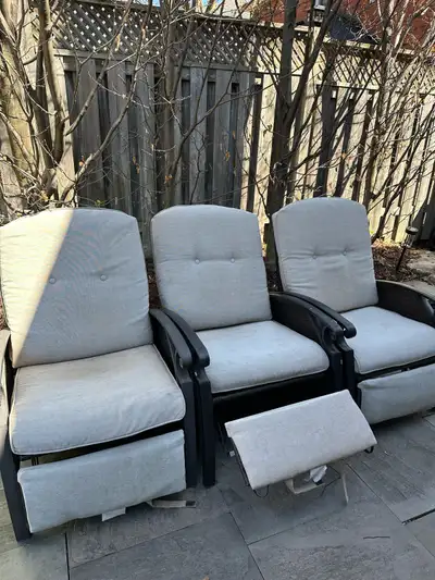 Lazy Boy Recliners Set of 3 Super confortable All 3 recline perfectly Dark Brown frame Beige chair c...