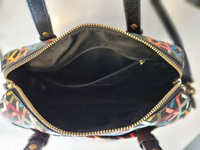 FOSSIL MEDIUM SHOULDER BAG in Women's - Bags & Wallets in Oakville / Halton Region - Image 3