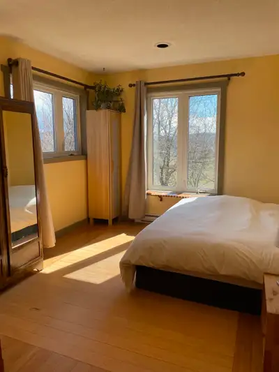 Long term rental: lovely, bright house to share, with picturesque view of the Gatineau Hills, and st...