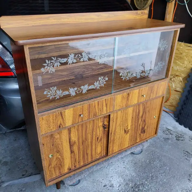 MCM Display Cabinet with Etched Glass Doors in Hutches & Display Cabinets in City of Toronto - Image 11