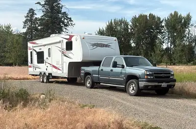Great toy hauler with large garage very low Kim’s, less than 5000 everything works. Generator , fuel...