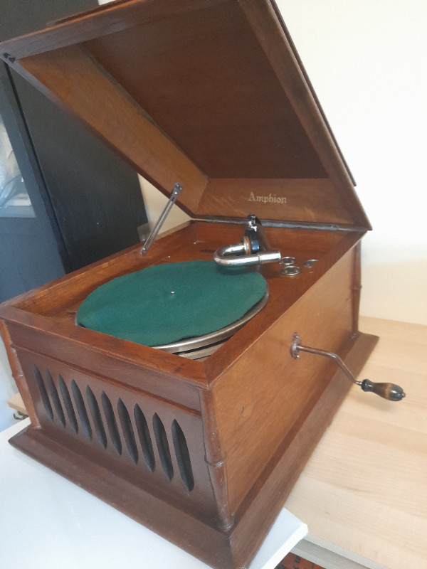 Phonograph Amphion Model # 5  -Turnable - Vintage in Arts & Collectibles in City of Toronto - Image 2