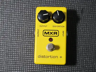 MXR Distortion + en superbe condition. M-104. Se vend 153$ + taxes. Par téléphone, merci. Réal 450-6...