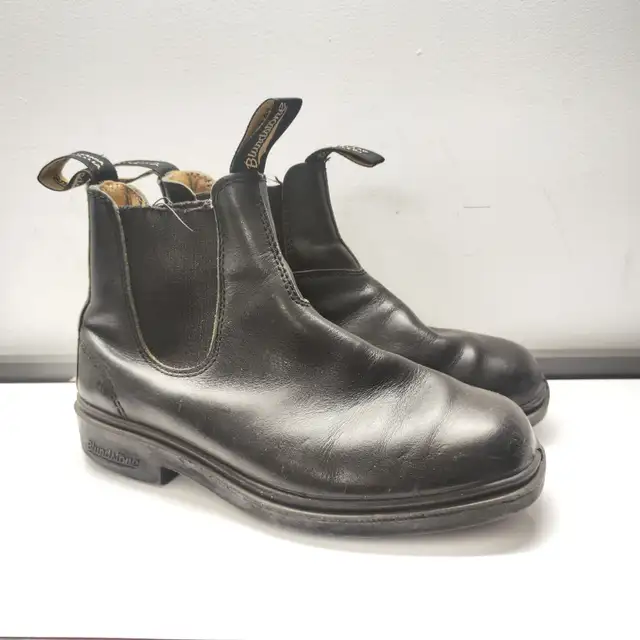 Blundstone Boots Black Classic - Womens 7.5 US in Women's - Shoes in City of Toronto - Image 2