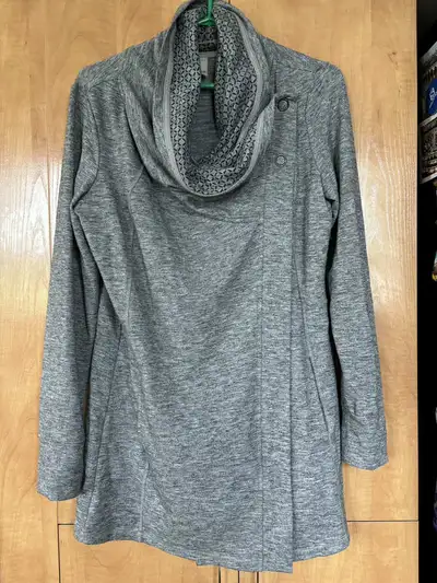Chandails, jupe, veste, robe MEDIUM 12$ ch - DISPO À LONGUEUIL, View more