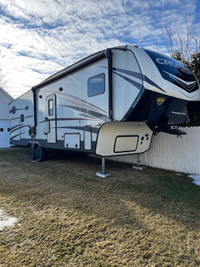 2018 Fifth Wheel Crossroads cruiser aire 29bh