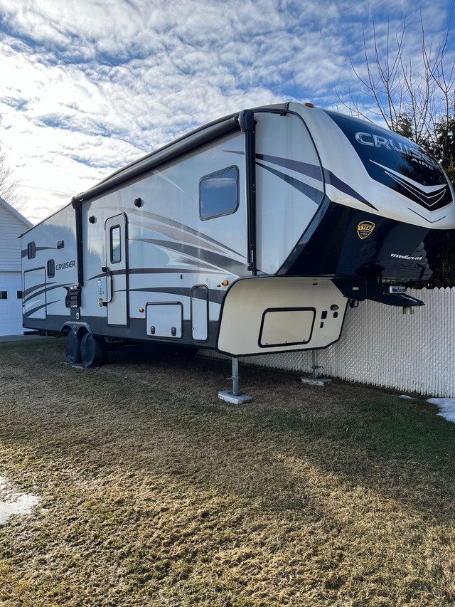 2018 Fifth Wheel Crossroads cruiser aire 29bh dans VR et caravanes  à Ouest de l’Île