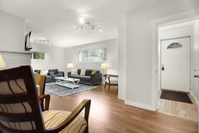 * Fully Furnished, - all utilities included! * Bright and spacious side/basement furnished suite in...