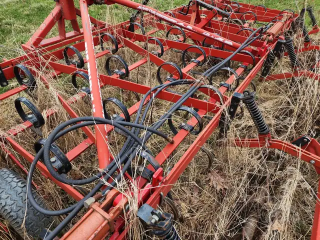 2001 Kongskilde SGB2418 Field Cultivator in Farming Equipment in Norfolk County - Image 7