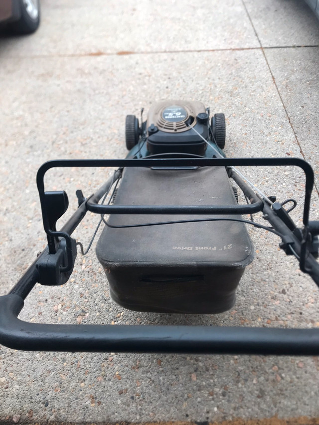 Craftsman lawnmower 21” in perfect working condition  in Lawnmowers & Leaf Blowers in Hamilton - Image 3