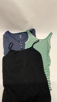 Old navy Maternity tops bundle (small to xs)
