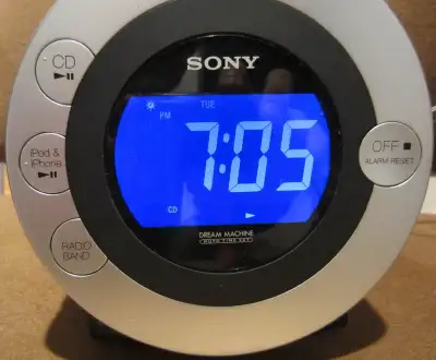 SONY DreamMachine Alarm Clock-Radio-CD-iPhone dock, View more