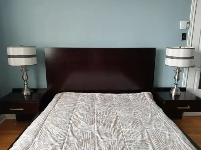 Ensemble de lit moderne, grandeur Grand lit (brun foncé) in Beds & Mattresses in City of Montréal - Image 11