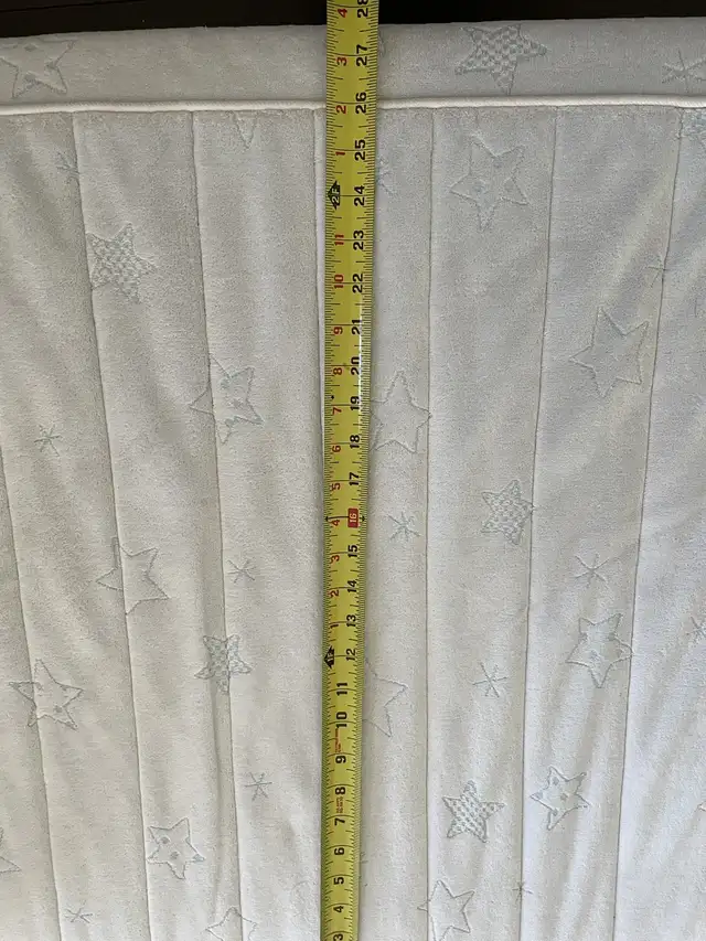 Toddler mattress with protector in Bedding in Oakville / Halton Region - Image 6